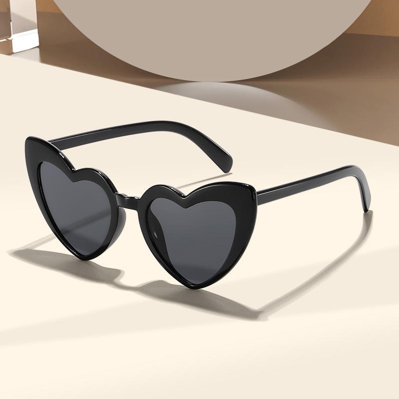 Heart Shaped Sunglasses Vintag - Street Fashion Shoot reseña y precio